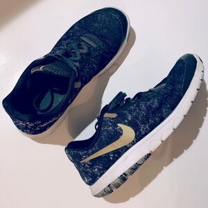 Nike Flex Experience Sneakers